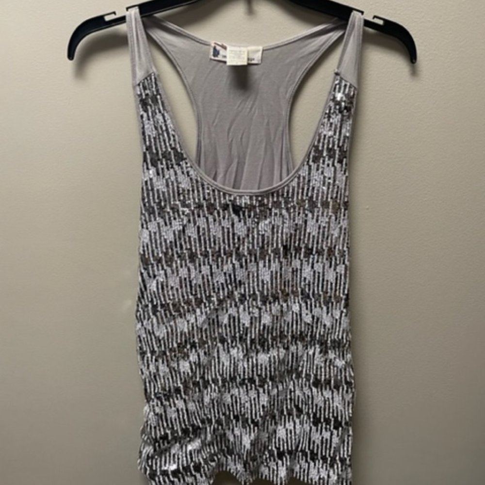 Going out sequenced top